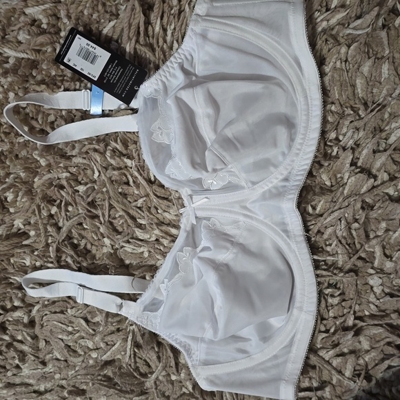 Bali Classic Support Full Coverage Fit Smoothing Bra SIZE 44C NWT - Picture 2 of 11